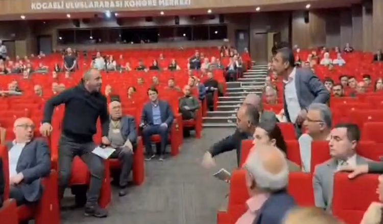 AK Parti Meclis Üyesi ve CHP Meclis Üyeleri arasında sözlü kavga çıktı