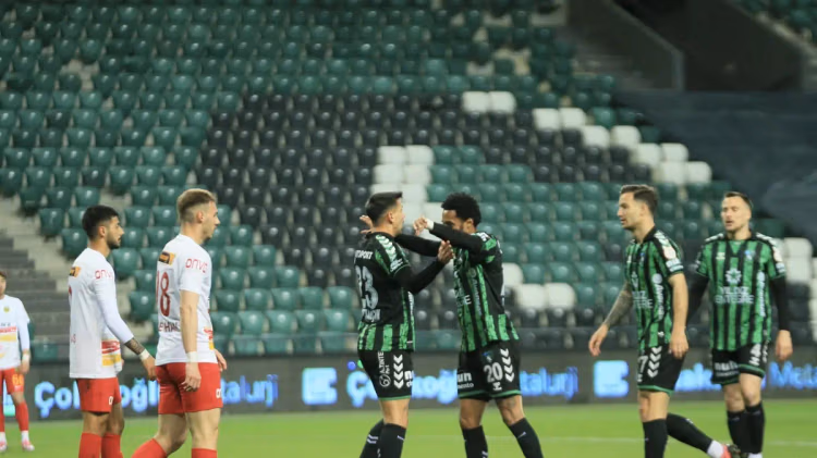 Kocaelispor’dan Gol Şöleni: 7-1’lik Zaferle Süper Lig Yolunda Dev Adım