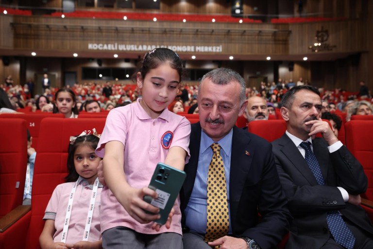 Kocaeli’nin Geleceğine Çocuklardan İlham: Miniklerin Sesi Şehre Yön Verdi