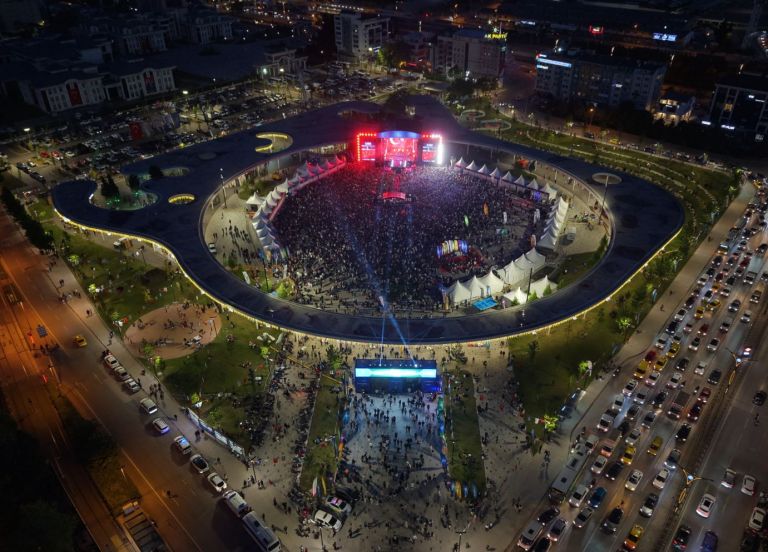 İzmit’te unutulmaz konser, tarihi kalabalık!