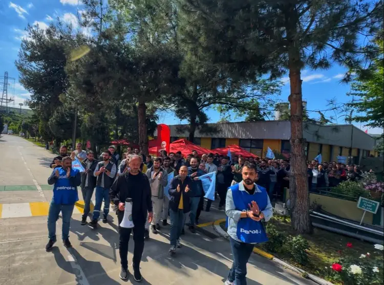 Saatlerde toplantı, ama sonuç çıkmadı. Dev fabrikada üretim durdu!