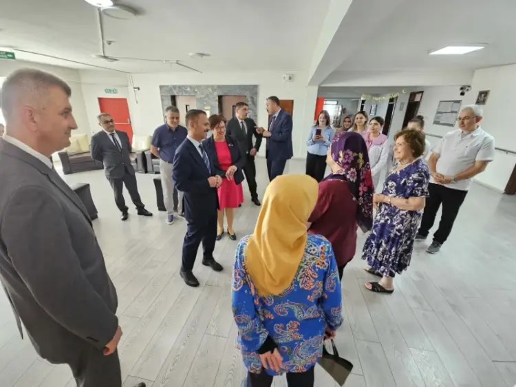 Vali İlhami Aktaş, Gölcük Huzurevi Sakinleriyle Bayram Sevinci Yaşadı