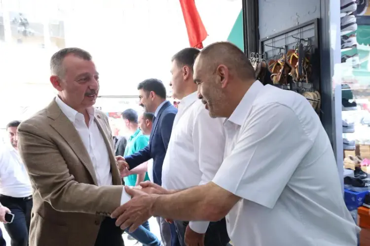 Başkan Tahir Büyükakın Gebze Esnafı ile Buluştu