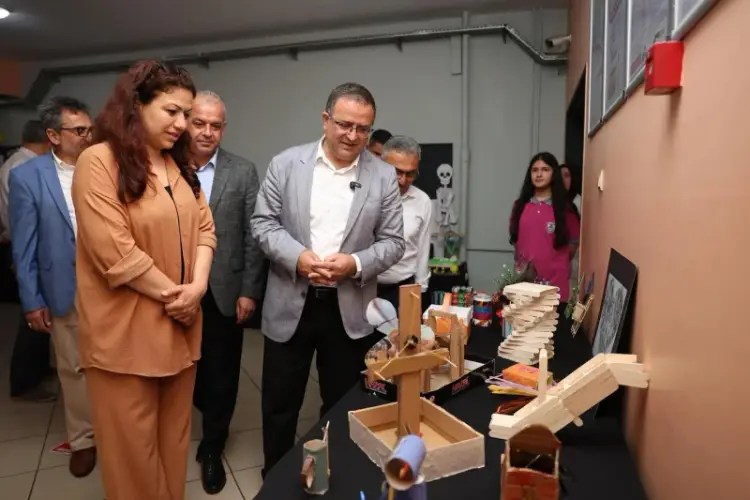 Çınarlı Ortaokulu’ndan Yaratıcı Eserlerin Sergisi Derince’de Açıldı