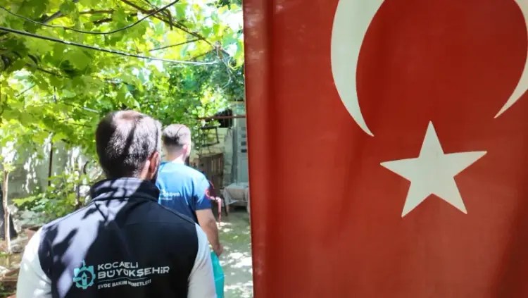 Kocaeli Büyükşehir’den Yalnızlara Bayram Sürprizi
