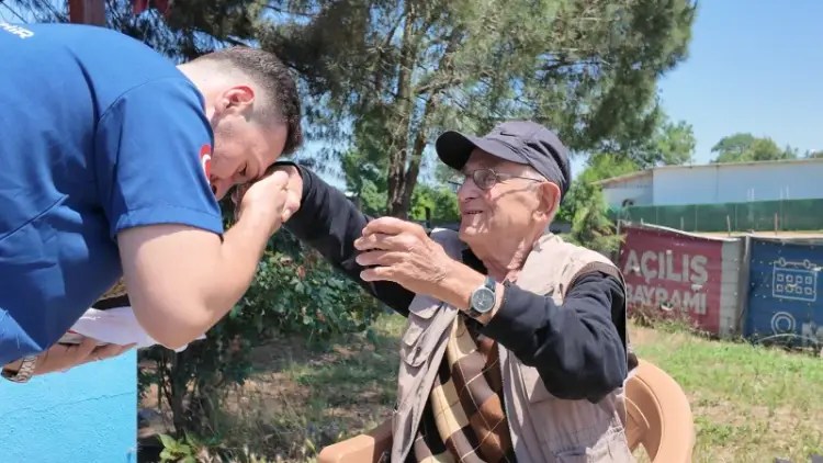 Kocaeli Büyükşehir’den Yalnızlara Bayram Sürprizi