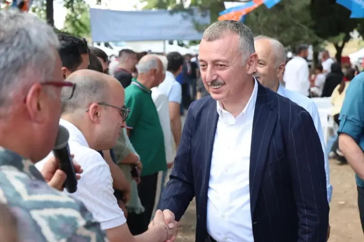 Tahir Büyükakın Gebze’de: “Bu Bayrağın Düşmemesi Lazım”