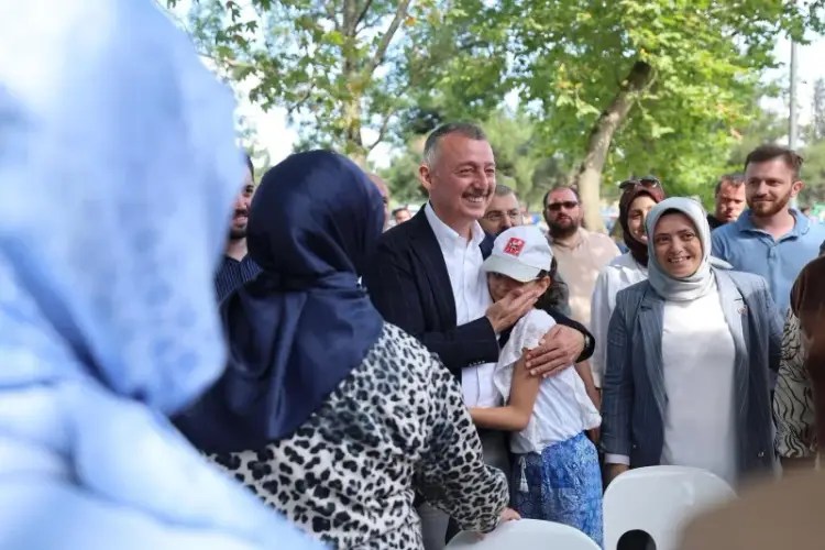 Tahir Büyükakın Gebze’de: “Bu Bayrağın Düşmemesi Lazım”