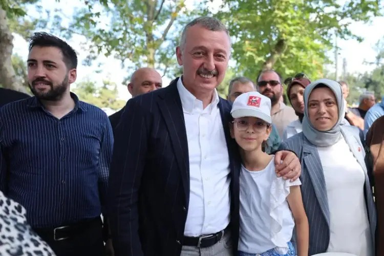 Tahir Büyükakın Gebze’de: “Bu Bayrağın Düşmemesi Lazım”