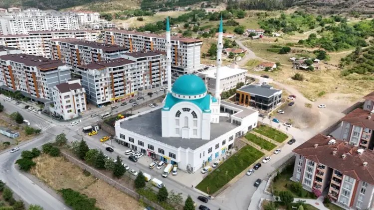 Derince Ahmet Yesevi Camii’ne ince dokunuş