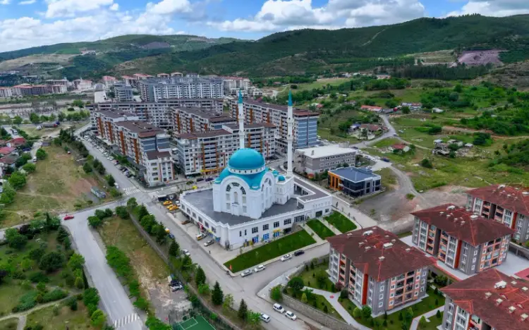 Derince Ahmet Yesevi Camii’ne ince dokunuş