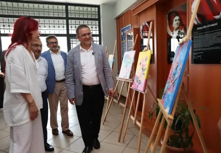 Çınarlı Ortaokulu’ndan Yaratıcı Eserlerin Sergisi Derince’de Açıldı