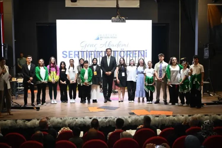 Kartepeli Gençlerden İngilizce Sahne Performansı: “Matilda” Beğeni Topladı