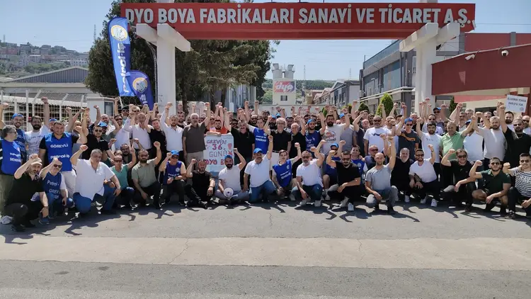 Dyo Boya işçisi grevde destan yazıyor! Okul açtılar…