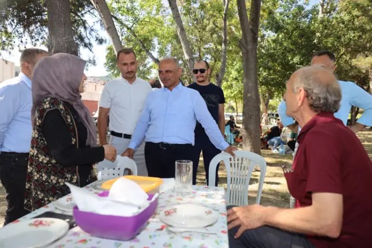 Başkan Şener Söğüt Ciritte Ustalığını Göstedi, Hereke’de Vatandaşlarla Halay Çekti