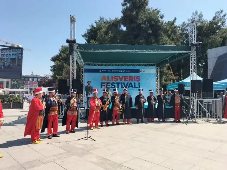 Gebze’de Alışveriş Festivali Renkli Görüntülere Sahne Oluyor