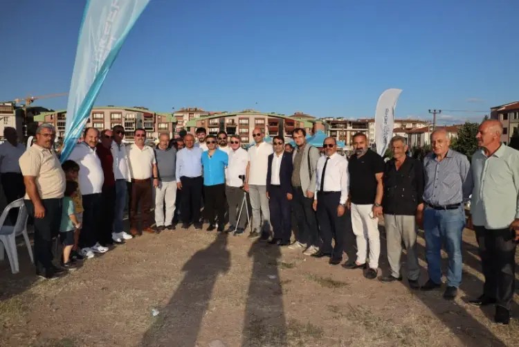 Başkan Şener Söğüt Ciritte Ustalığını Göstedi, Hereke’de Vatandaşlarla Halay Çekti