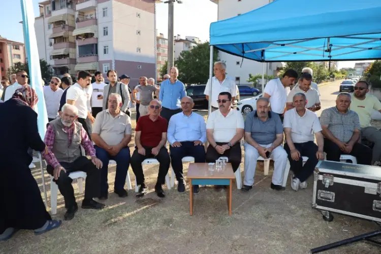 Başkan Şener Söğüt Ciritte Ustalığını Göstedi, Hereke’de Vatandaşlarla Halay Çekti