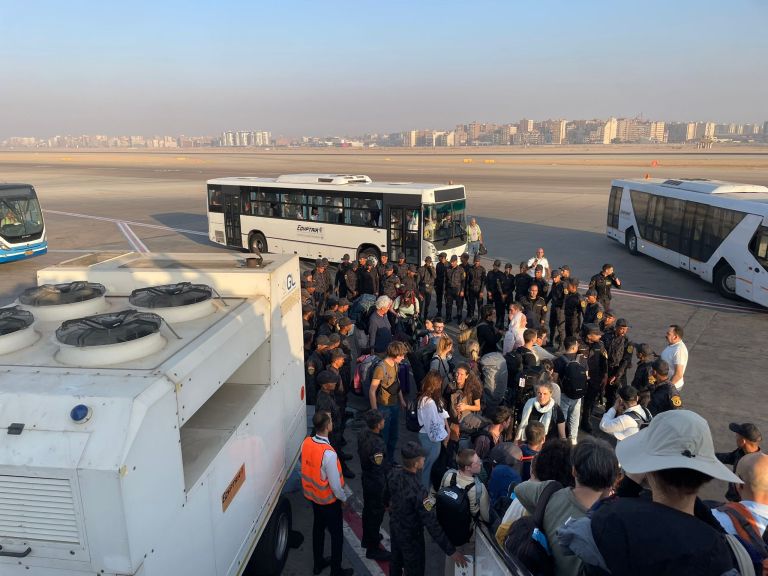 Mısır Kahire Havalimanında Neler Yaşandı? Deport İşlemleri Nasıldı? Sisi’nin Piyadelerinin Sivillere Saldırısı