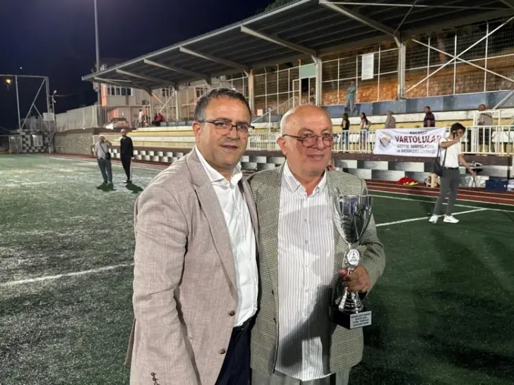 Derince’de Hemşehri Dernekleri Futbol Turnuvası’nda Şampiyon Erzurumlular Oldu