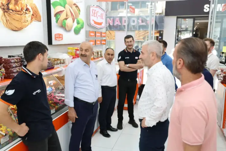 Gebze Belediye Başkanı Zinnur Büyükgöz Esnafla Eskiçarşı’da Buluştu