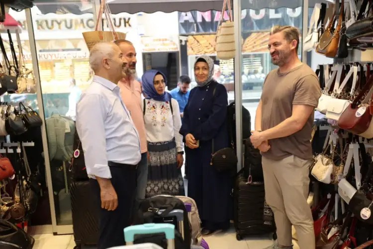 Gebze Belediye Başkanı Zinnur Büyükgöz Esnafla Eskiçarşı’da Buluştu