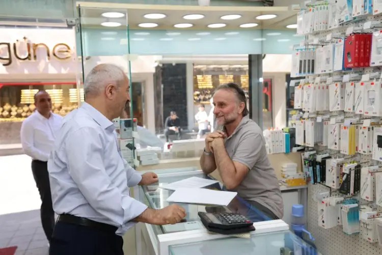 Gebze Belediye Başkanı Zinnur Büyükgöz Esnafla Eskiçarşı’da Buluştu
