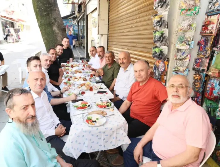 Gebze Belediye Başkanı Zinnur Büyükgöz Esnafla Eskiçarşı’da Buluştu