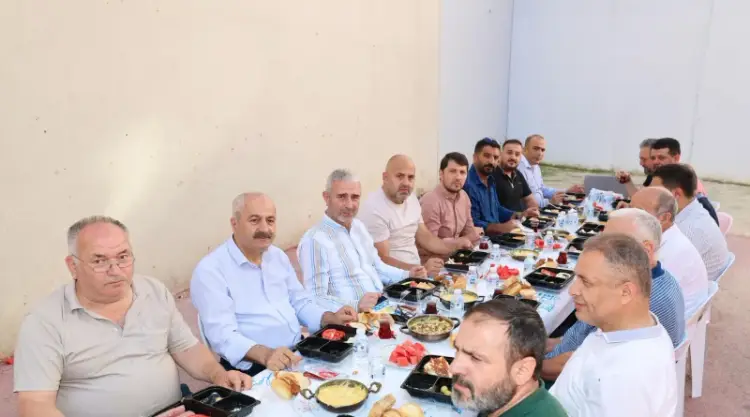 Başkan Zinnur Büyükgöz Yenibağdat Esnafıyla Sabah Kahvaltısında Buluştu