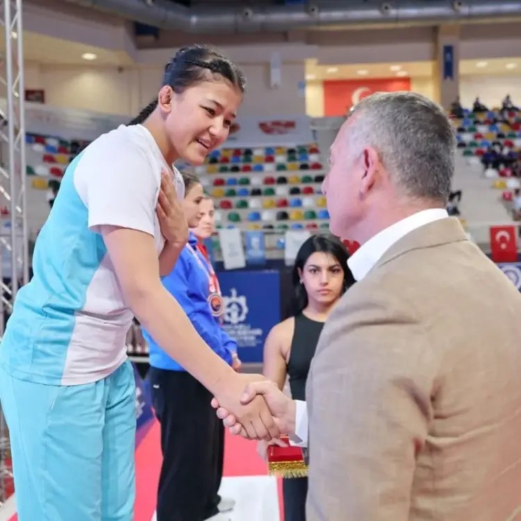 Kocaeli Büyükşehir’den Uluslararası Güreş Turnuvasına Büyük Destek