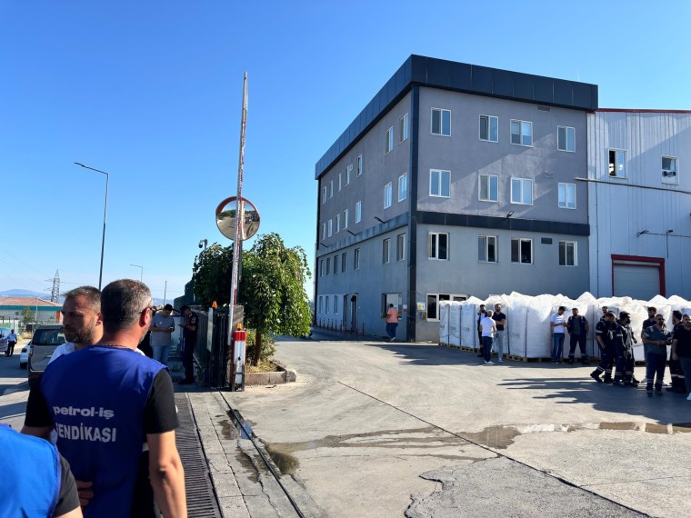 Kocaeli’deki fabrikada skandal! İşveren sendikalı olan işçileri kovdu!