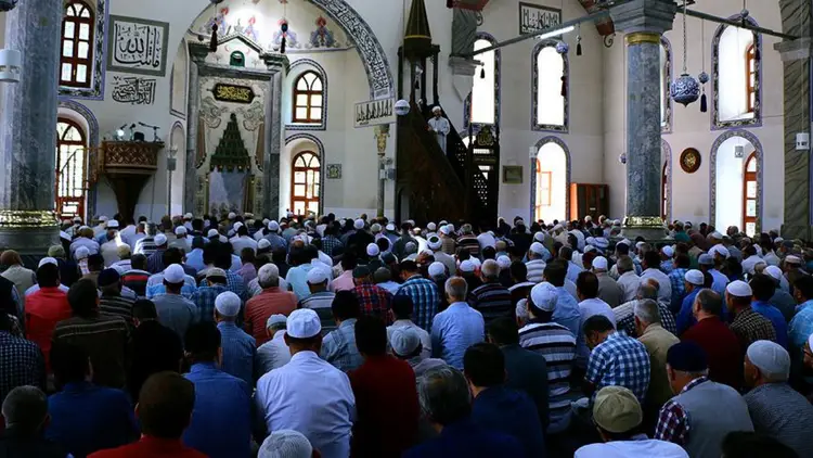 Belediyeden, kamudan hakkı olmayanı yiyenler, bu haftaki Cuma hutbesi sizin için! Yanacaksınız gibi gözüküyor…