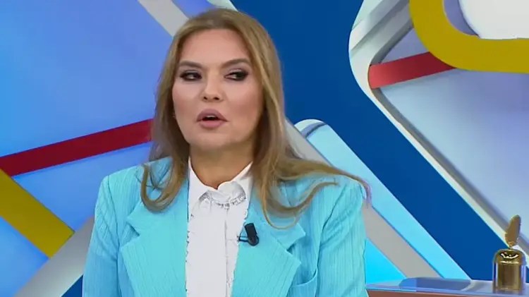 Gölcüklü ünlü şarkıcı Demet Akalın talihsiz bir kaza geçirdi