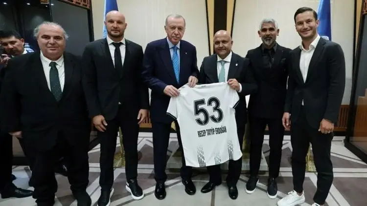 Cumhurbaşkanı Erdoğan, Süper Lig’e Yükselen Kocaelispor’u Külliye’de Ağırladı