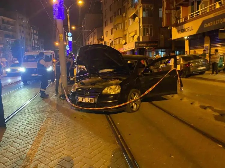 İzmit’te alkollü sürücü tramvay yolunda dehşet saçtı