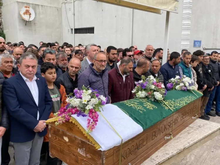Kıvanç’ın Annesinden Duygusal Paylaşım: Oğluyla Son Dansı Gözleri Doldurdu