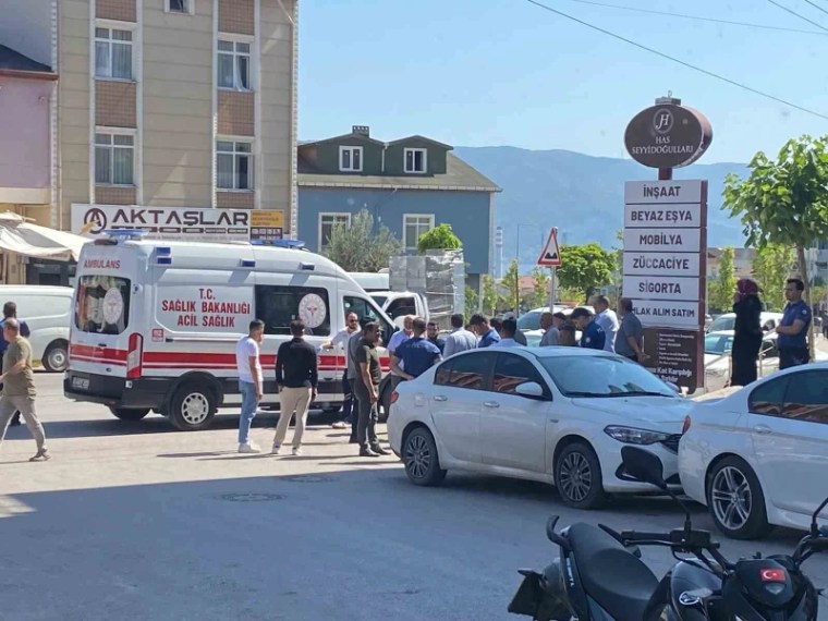 Körfez’de sinirler gergin! Park yeri kavgasında bıçak çekildi, cam şişiyle saldırıldı!