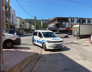 Körfez’de sinirler gergin! Park yeri kavgasında bıçak çekildi, cam şişiyle saldırıldı!