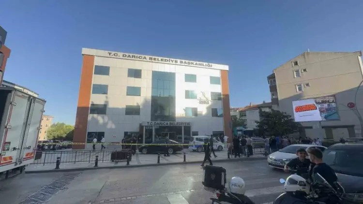 Darıca Belediyesi’nde dehşet dolu anlar! Zabıta intihar etti, belediye başkanı vuruldu!