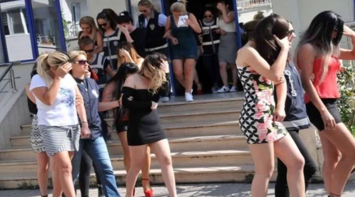 Kocaeli’de Fuhuş Operasyonunda 14 Gözaltı