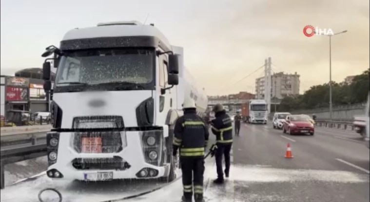 Kocaeli D100 Karayolu’nda Gaz Yüklü Tankerde Yangın Paniği