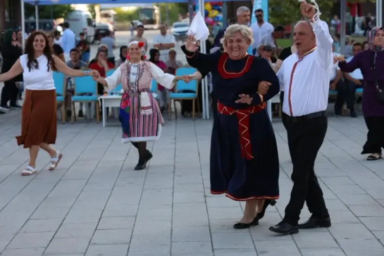 Kocaeli’de Balkan Rüzgârı: Kartepe 2. Uluslararası Halk Oyunları Balkan Festivali Renkli Görüntülere Sahne Oldu