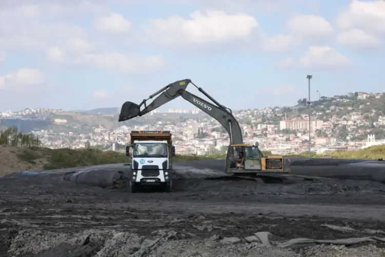 Kocaeli Büyükşehir’in İzmit Körfezi Dip Çamuru Projesinde 170 Hektar Temizlendi