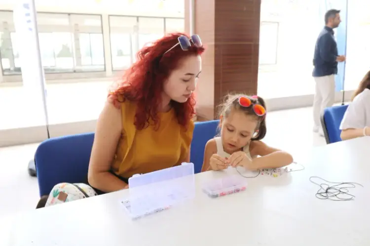 Derince’de Yaz Boyu Çocuklara Renkli Atölyeler