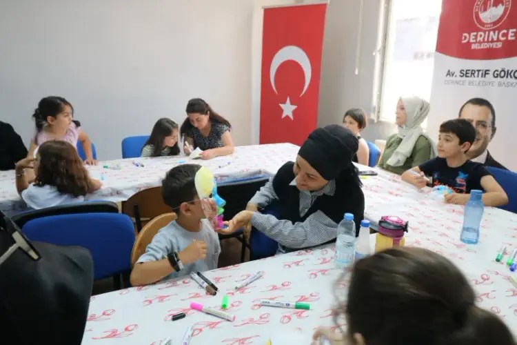 Derince’de Çocuklar Yaratıcı Atölyelerle Yaz Tatilini Renklendiriyor