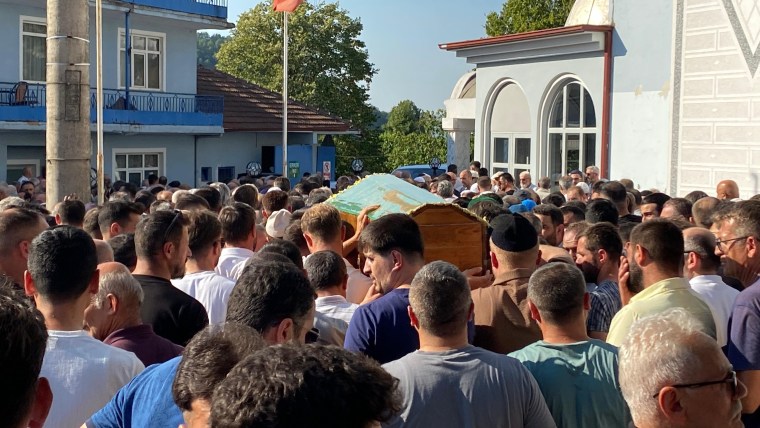 Geriye bu acı fotoğraf kare kaldı. Cinayete kurban giden Yasin Örçen’e son görev