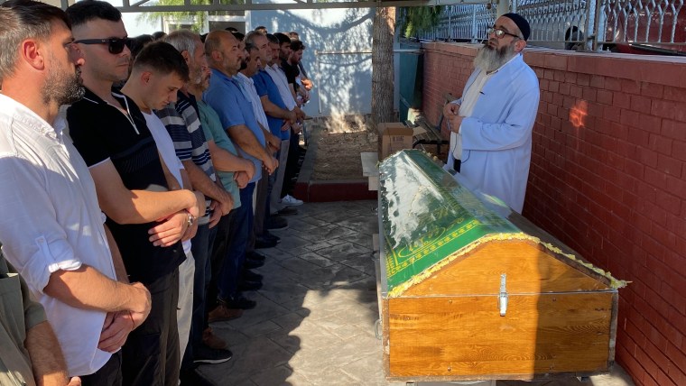 Geriye bu acı fotoğraf kare kaldı. Cinayete kurban giden Yasin Örçen’e son görev