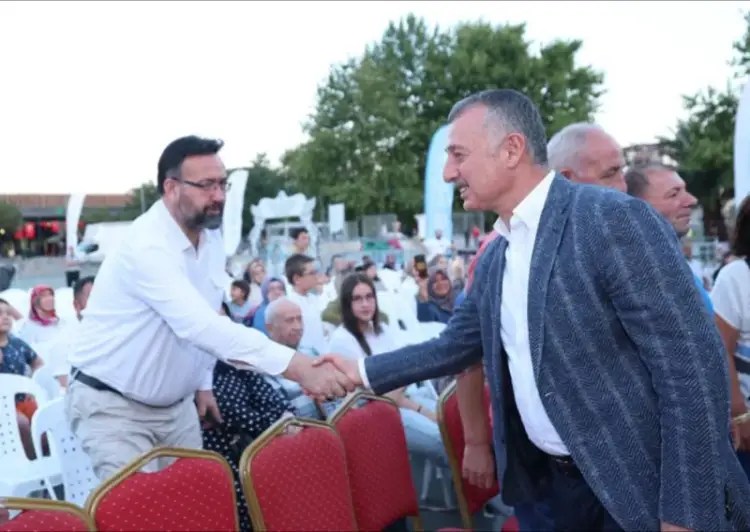 Kocaeli’de 23. Helva Şöleni Coşkusu: Büyükakın İlk Helvaları Vatandaşlara Dağıttı
