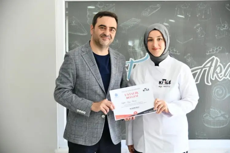 Başiskele’de Pastacılık Akademisi’nden Yeni Şefler Mezun Oldu