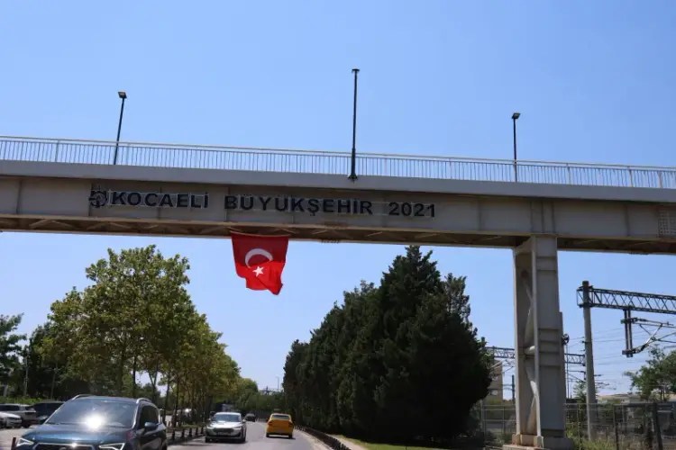 Kocaeli Büyükşehir’den ‘Terörsüz Türkiye’ Çağrısına Bayraklarla Destek